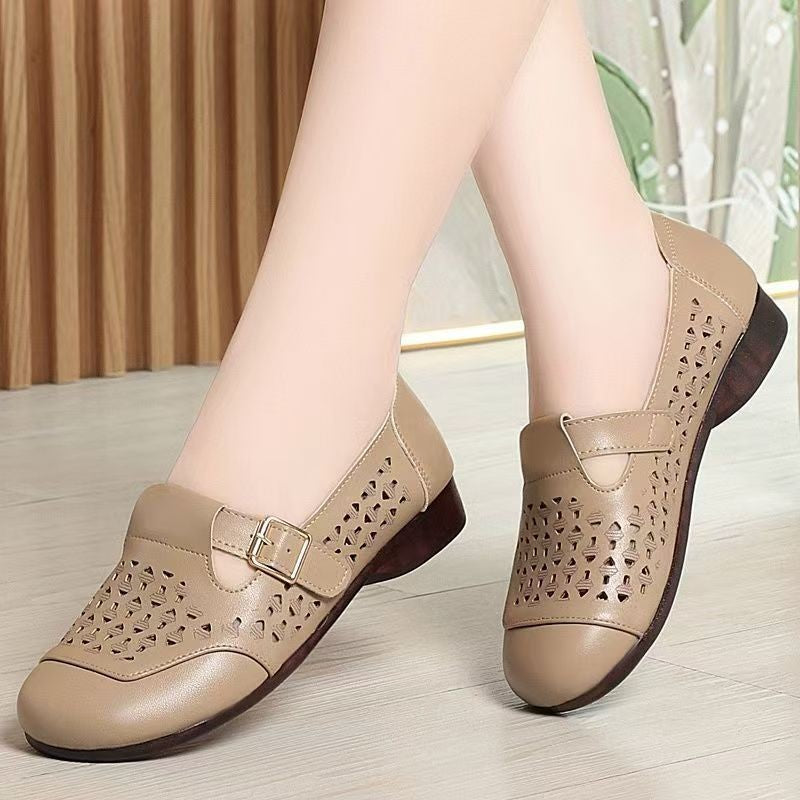 Zapatos de cuero huecos