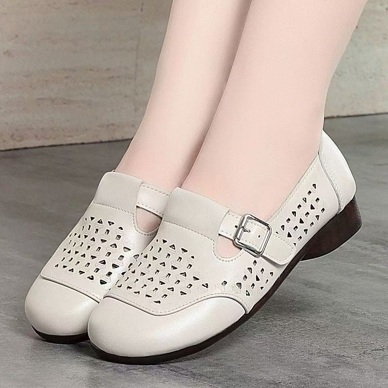 Zapatos de cuero huecos
