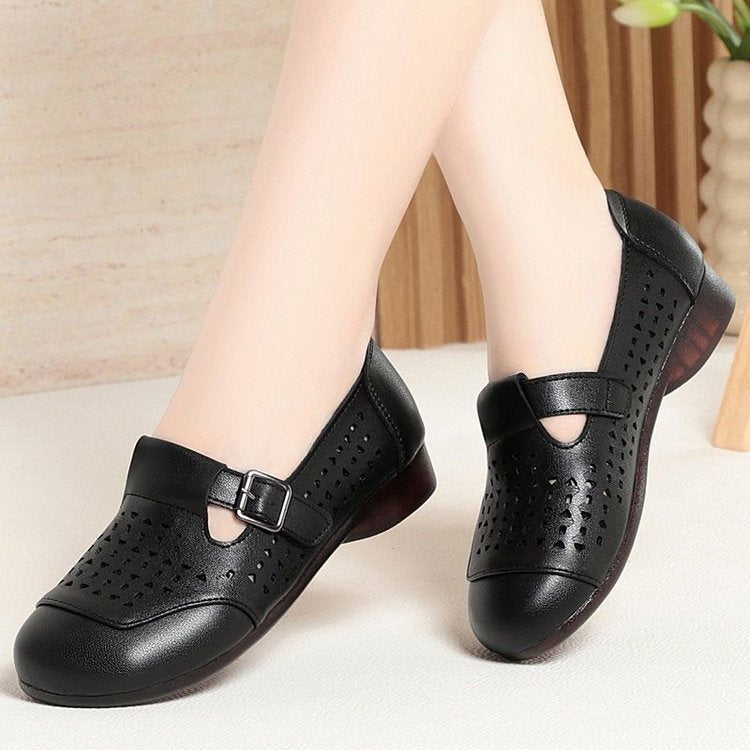 Zapatos de cuero huecos