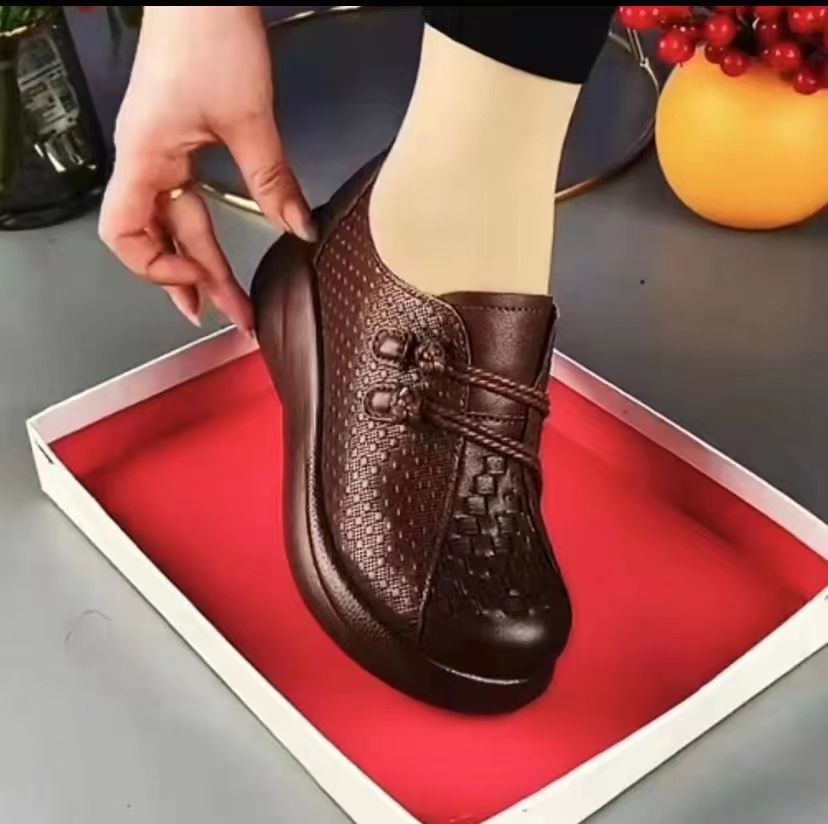 Zapatos de piel con punta redonda y suela blanda