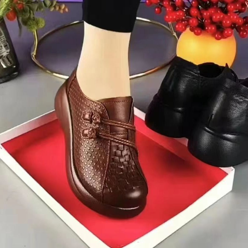 Zapatos de piel con punta redonda y suela blanda
