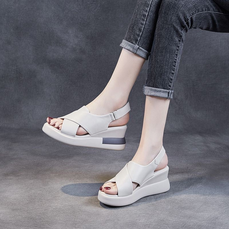 Sandalias cruzadas con cuña
