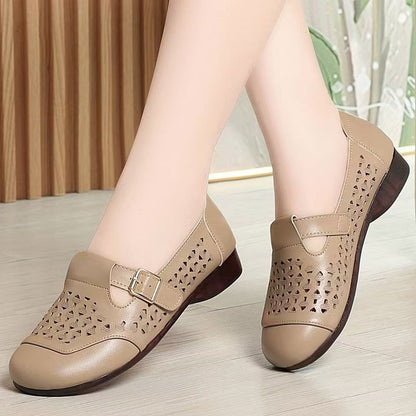 Zapatos de cuero huecos