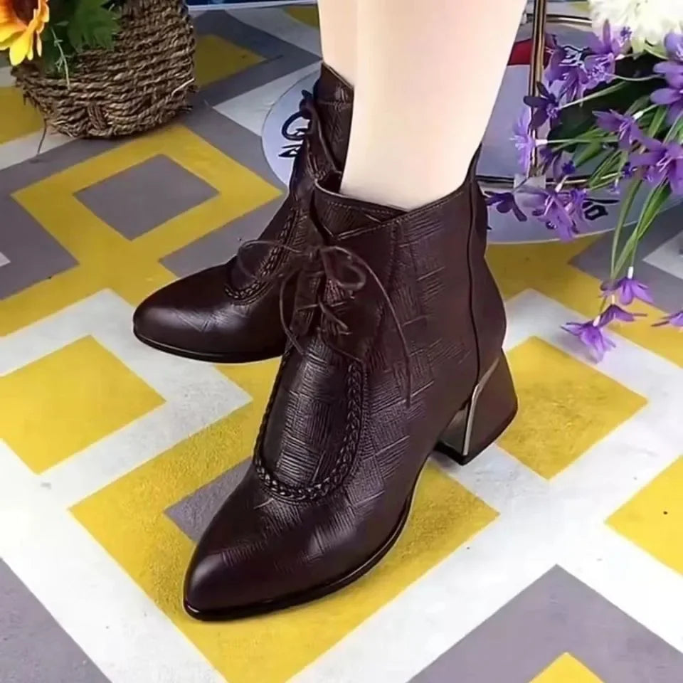 Nuevas botas con cordones de otoño e invierno.