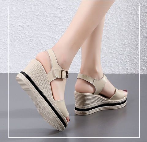 Sandalias de cuña con plataforma