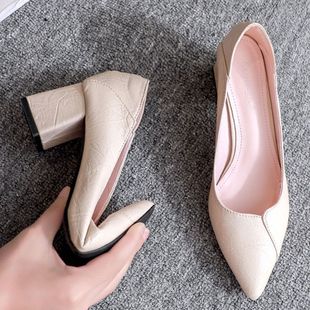 Zapatos de tacón medio de piel suave para mujer