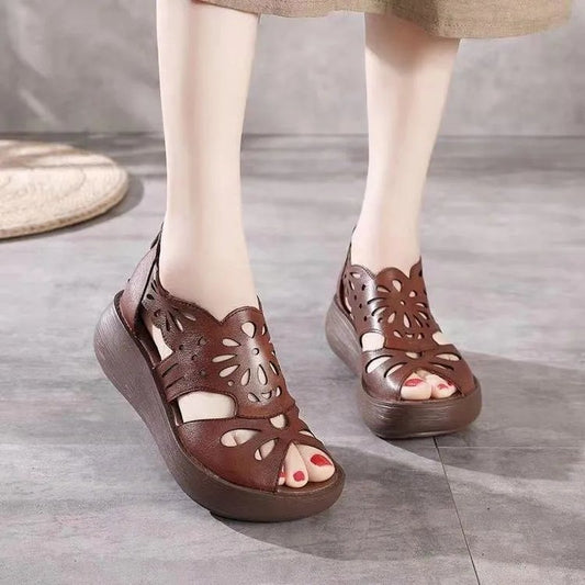 Sandalias de mujer con agujeros huecos