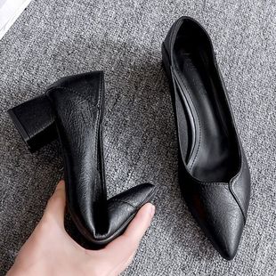 Zapatos de tacón medio de piel suave para mujer