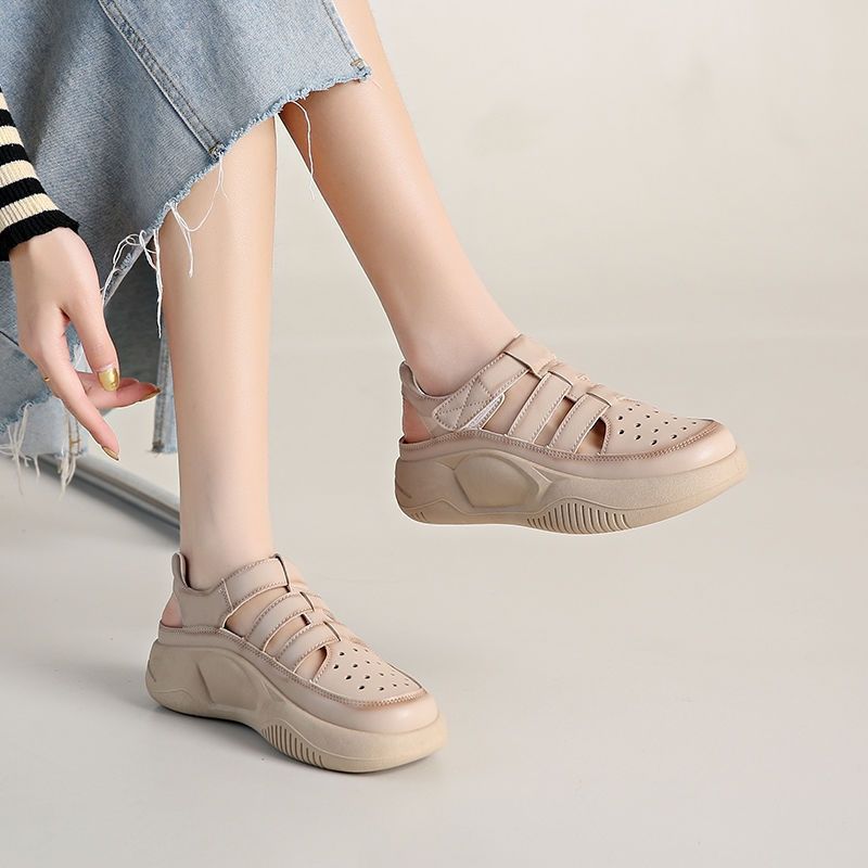 Zapatos transpirables con agujeros huecos