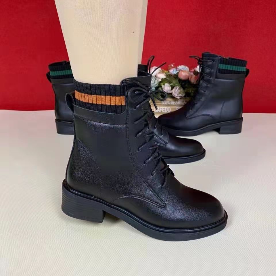 Botas de cuero con suela blanda y tacón grueso