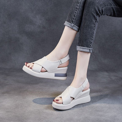 Sandalias cruzadas con cuña
