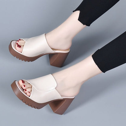 Tacones altos con forma de boca de pez